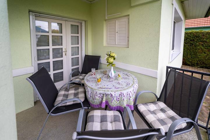 Ferienwohnung für 4 Personen, mit Garten und Balkon, kinderfreundlich in Westtransdanubien