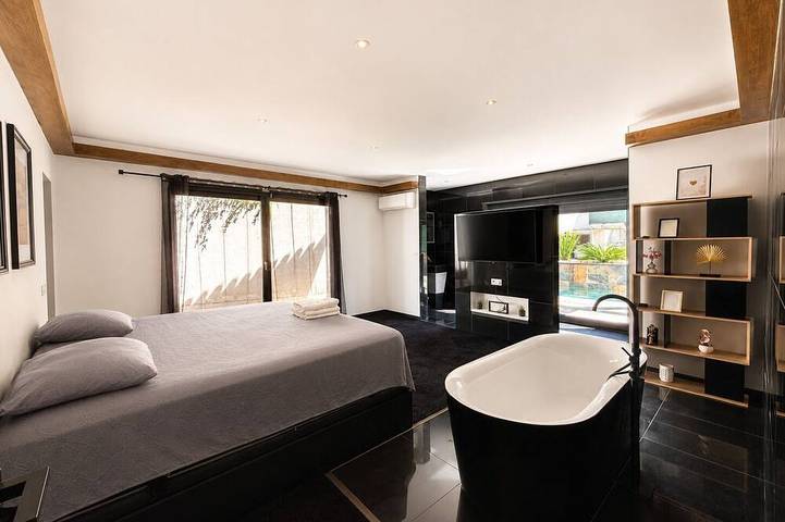 Location de vacances pour 8 personnes, avec sauna et jardin ainsi que jacuzzi et balcon à Beaulieu (Hérault) - 2