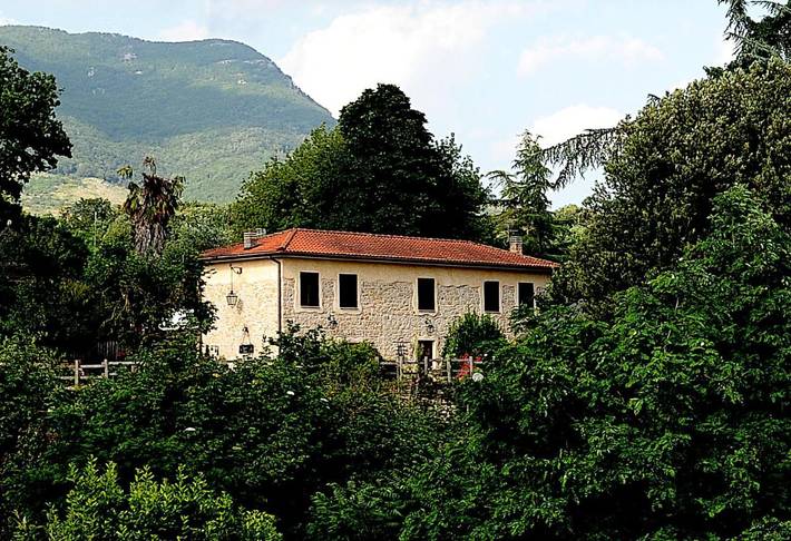 Location de vacances pour 2 personnes, avec Terrasse ainsi que Jardin et Vue à Sezze
