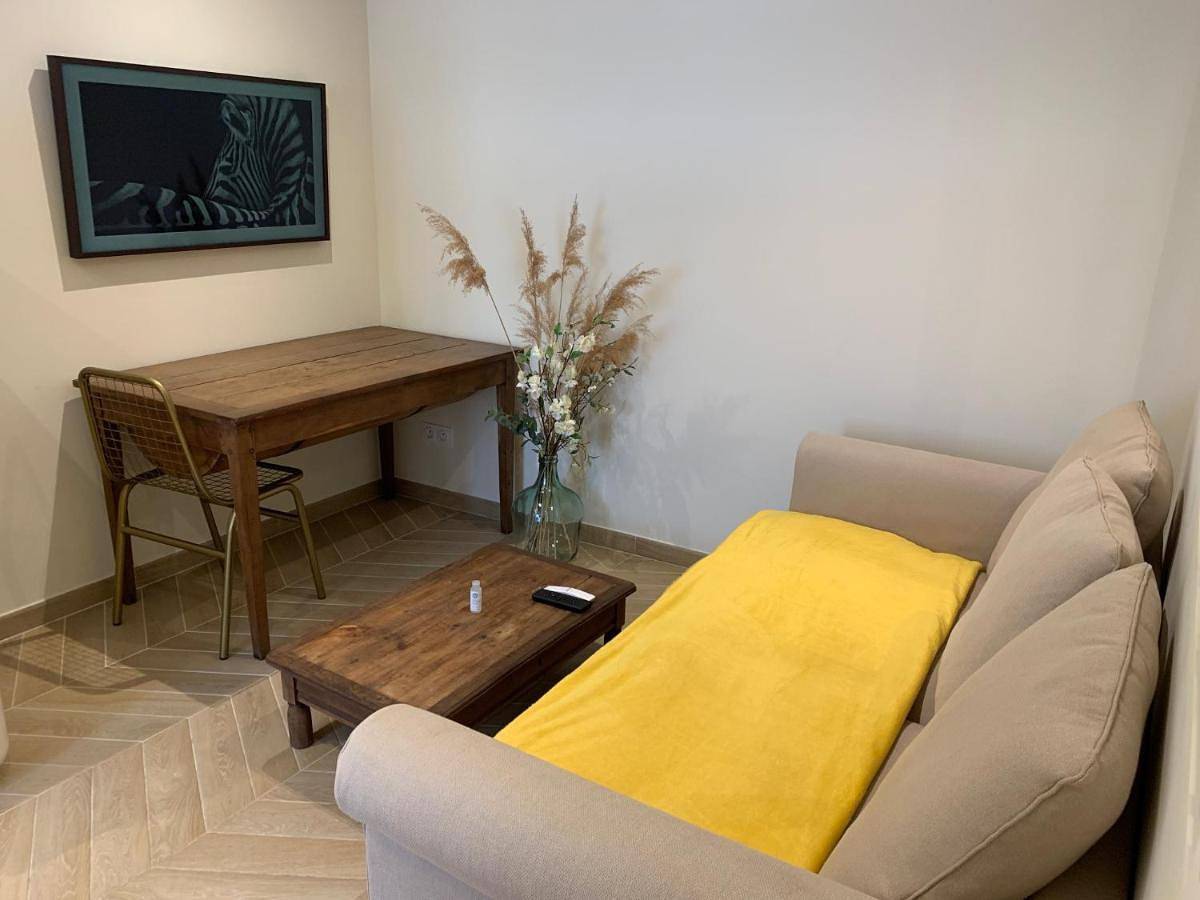 Apartment with Terrace in Beaune, Région de Beaune