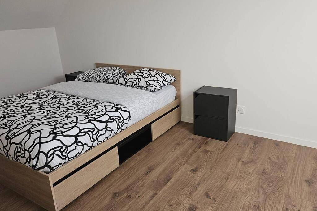 Appartement entier, Two-Bedroom Apartment in Villers-Carbonnel, Région de Péronne