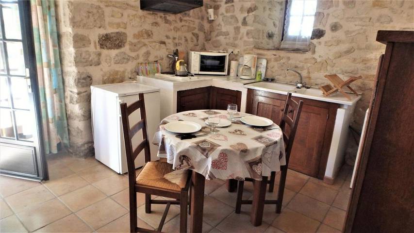 Location de vacances pour 2 personnes, avec piscine ainsi que vue et jardin à Barjols - 4