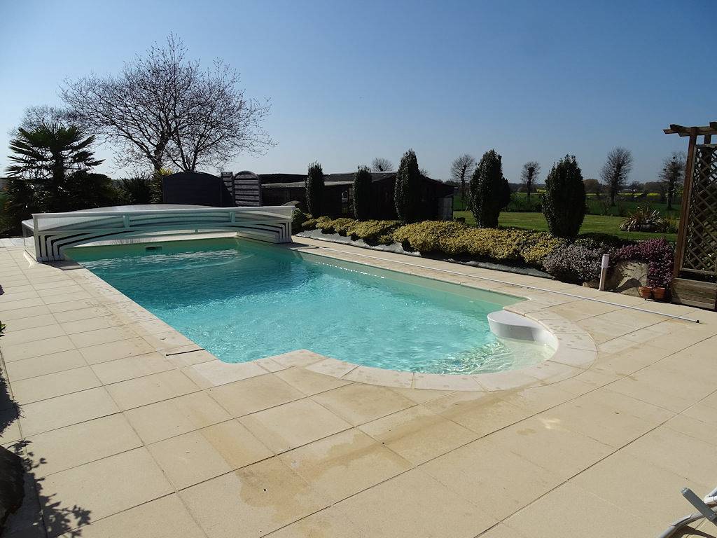 Gite 2 - Les Hortensias avec piscine, 6 personnes in Trébédan, Région de Dinan
