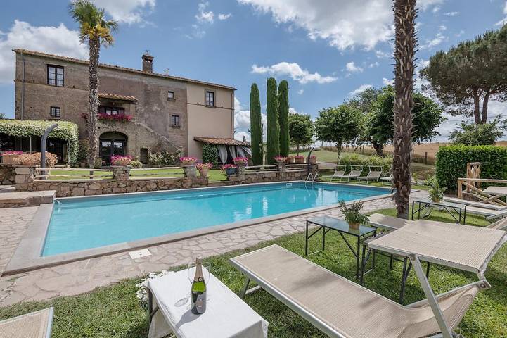 Casa de vacaciones para 25 personas, con jardín y jacuzzi, Se admiten mascotas - 1