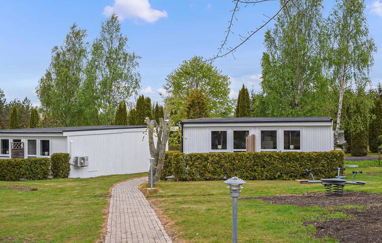 Hus för 4 Personer med trädgård in Svenska Östersjön