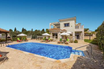 Villa for 8 People in Peyia, South Cyprus, Photo 1