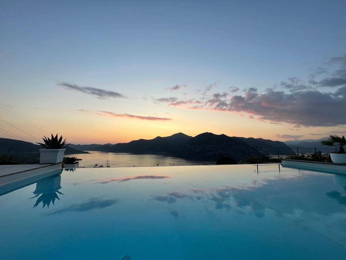 Luxury villa with private infinity pool in Gemeente Iseo, Franciacorta