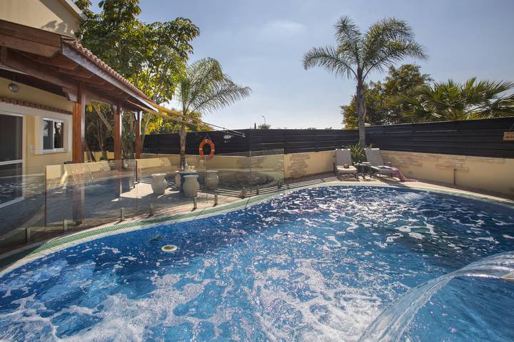 Villa für 6 Personen, mit Balkon und Terrasse sowie Garten in Ayia Napa