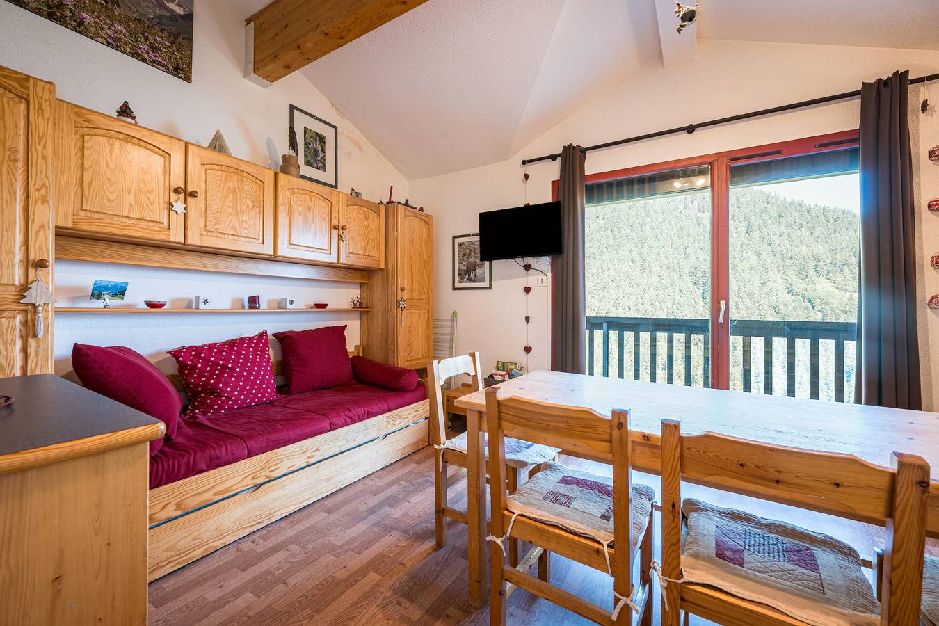 Apartamento entero, Apartamento 'Le Grand Argentier' con vistas a la montaña, balcón y Wi-Fi in Valfréjus, Modane