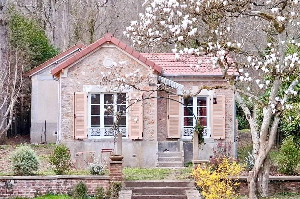 Une maisonnette dans la nature, tout confort, à proximité de chemins forestiers in Saint-Rémy-lès-Chevreuse, Parc naturel régional de la Haute Vallée de Chevreuse