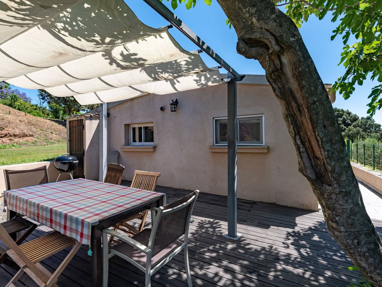 Maison Gerard in Cervione, Corte und Umgebung