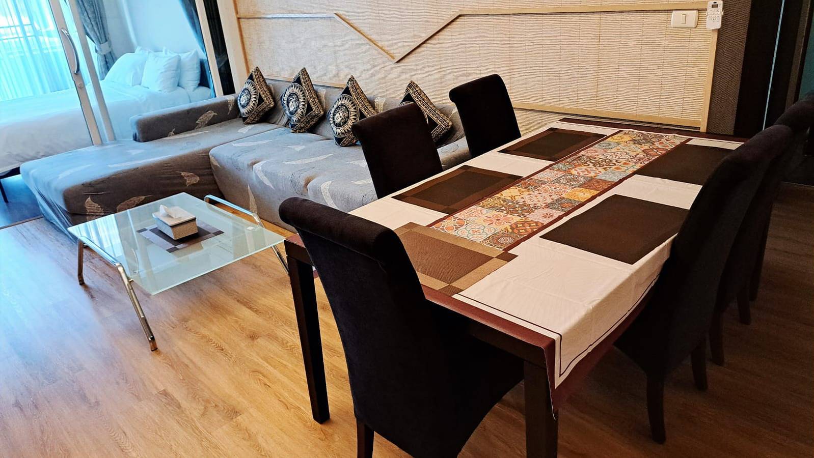 Appartement de vacances entier, Appartement meublé de 3 chambres en centre-ville avec piscine partagée (7D). in Watthana District, Bangkok