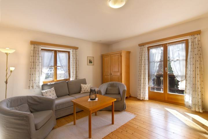Ferienwohnung für 4 Personen, mit Balkon und Ausblick in Geigenbaumuseum Mittenwald