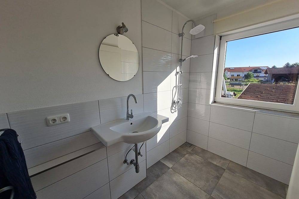 Ganze Wohnung, Garten Ost, 23qm mit Terrasse, bis max. 2 Personen in Rosenheim, Oberbayern