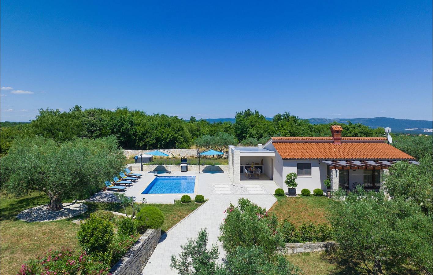 Gemütliche 2-Zimmer-Wohnung mit Pool, WLAN und Strand in der Nähe in Marčana, Südküste Istrien