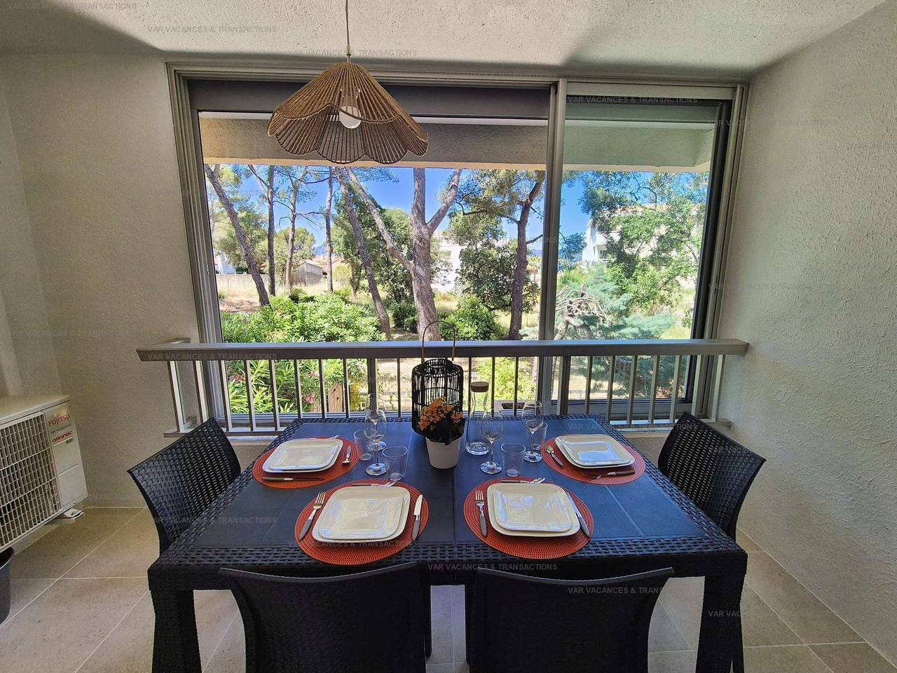 Entire holiday apartment, Sleeps 4, Air conditioning, all on foot in Saint-Mandrier-sur-Mer, Mediterranean Coast (France)