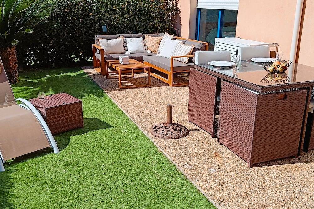 Geheel appartement, Waterfront, Apt. 55m² Sea View + South Terrace-Garden of 45m² + Swimming Pool in Le Trayas, Saint-Raphaël