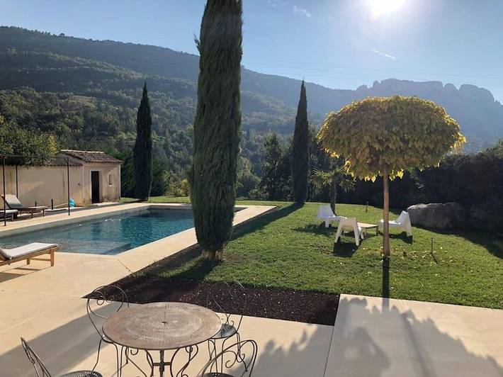 Maison de vacances pour 12 personnes, avec vue et terrasse ainsi que jardin et piscine, animaux acceptés