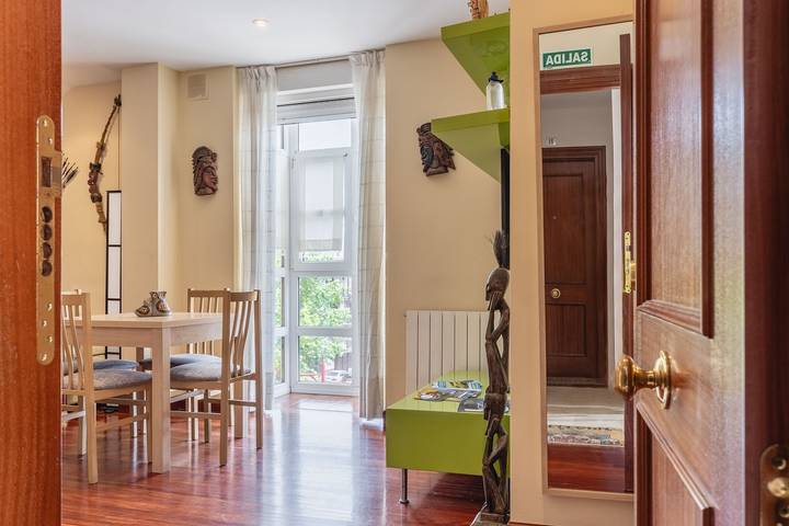 Geheel appartement, Appartement 'Francisca' met Uitzicht op de Bergen en Wi-Fi in Ampuero, Cantabrische kust