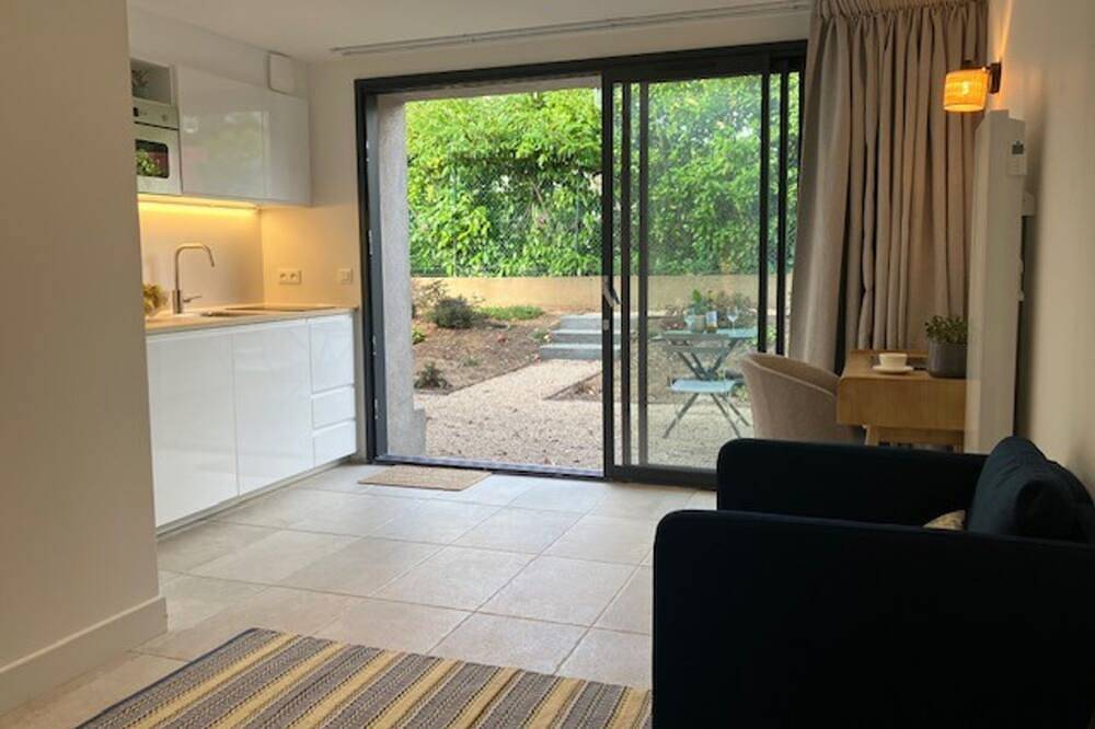 Apartamento entero, Quiet studio in a green setting in Charbonnières-les-Bains, Lyon region