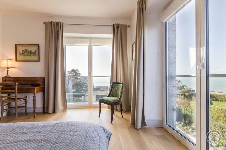 Gîte pour 8 personnes, avec jardin et terrasse dans Carolles Plage - 3