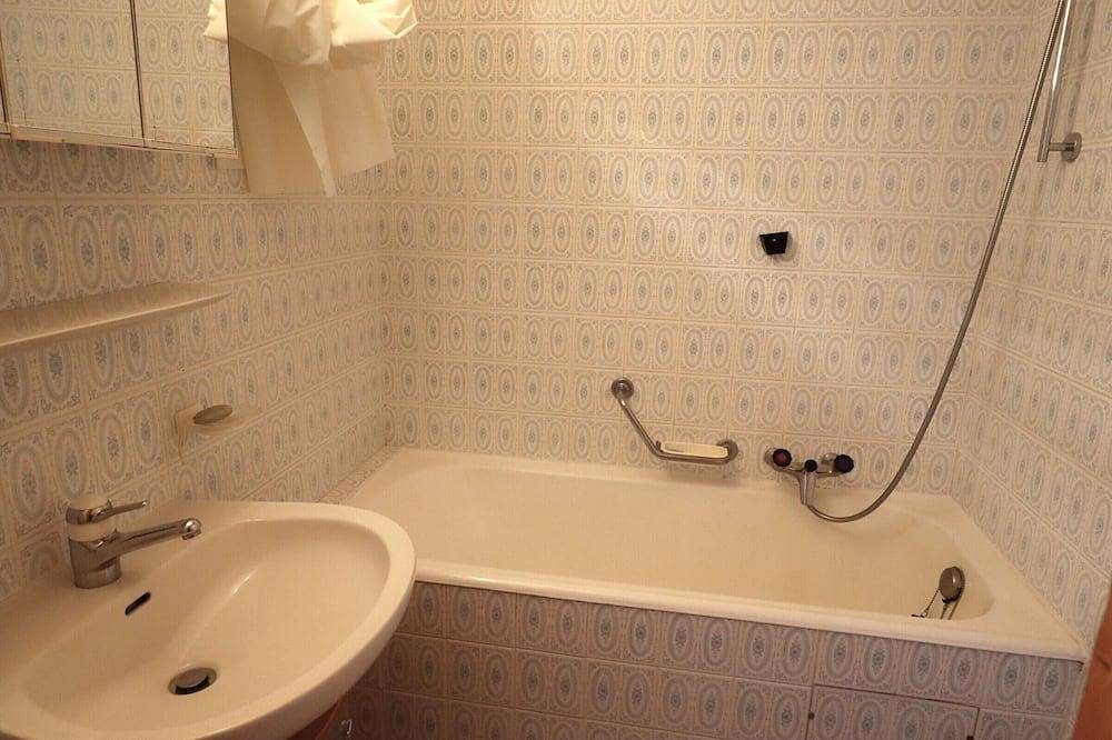 Ganze Wohnung, Exterior: Geräumige Wohnung für 5 Personen, im Zentrum des Dorfes, -Innenbereich: ca. 85 m2, Wohnzim in Saint Luc, Anniviers