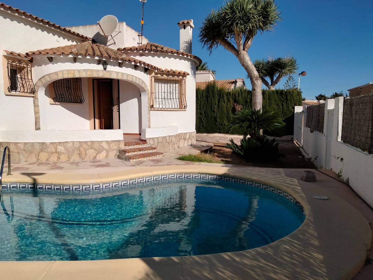 Komfortable Villa in Denia mit privatem Pool für 6 Personen in Almadrava, Costa Blanca