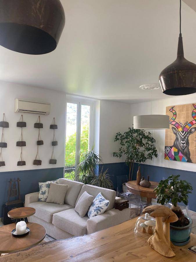 Gîte pour 2 personnes, avec balcon et vue dans Gare De Nice Riquier