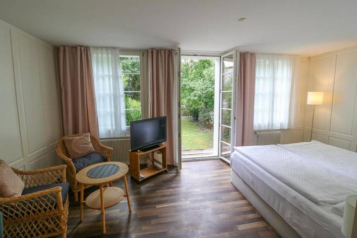 Ferienwohnung für 3 Personen, mit Terrasse und Garten sowie Ausblick in Winterthur