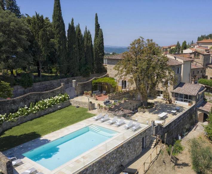 Hotel für 14 Personen, mit Terrasse und Garten sowie Pool und Ausblick in Panzano In Chianti