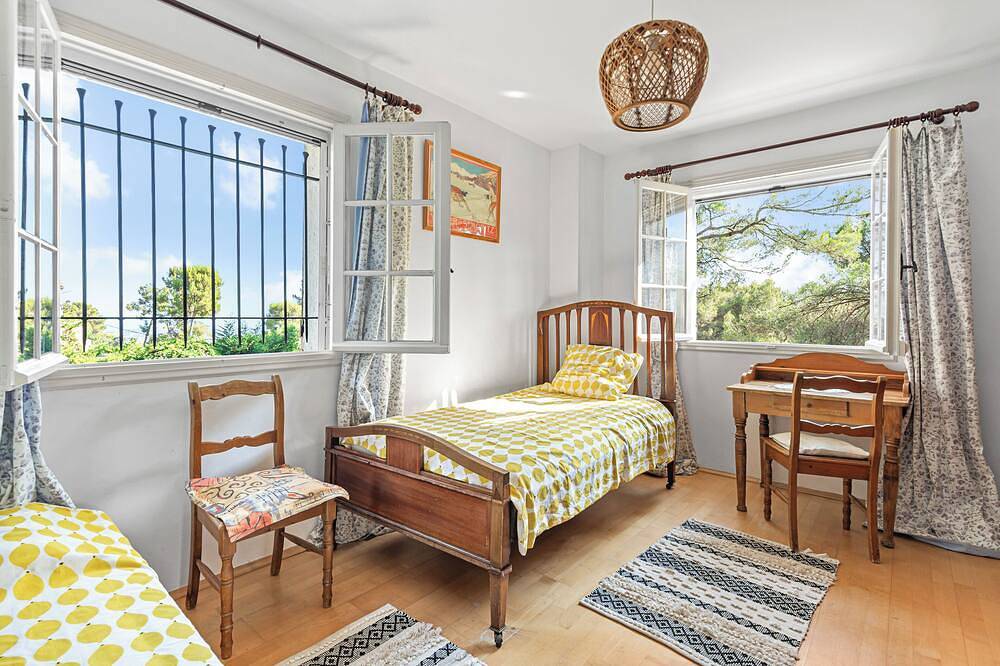 Beautiful villa with adjoining house with fantastic garden, pool, whirlpool, bar in Saint-Paul-de-Vence, Région de Cannes