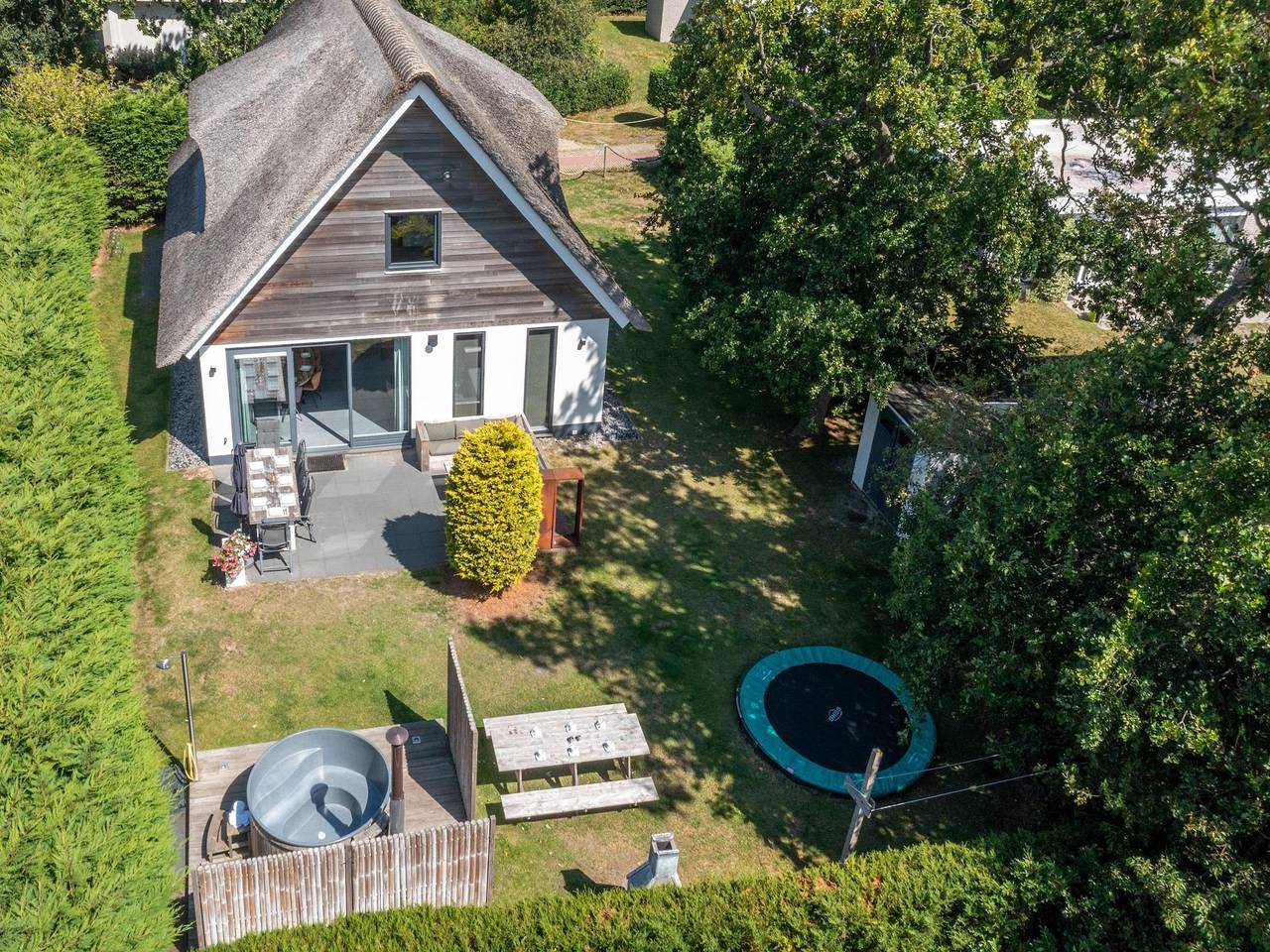 Luxe 8-persoons vakantievilla met biodiesel hottub in De Koog, Nederlandse waddeneilanden