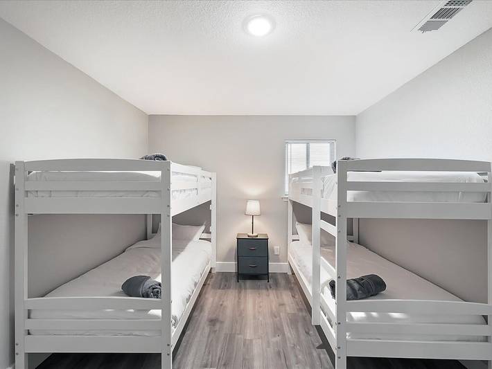 Vacation rental for 13 people, with balcony and pool as well as yard, with pets in Plano