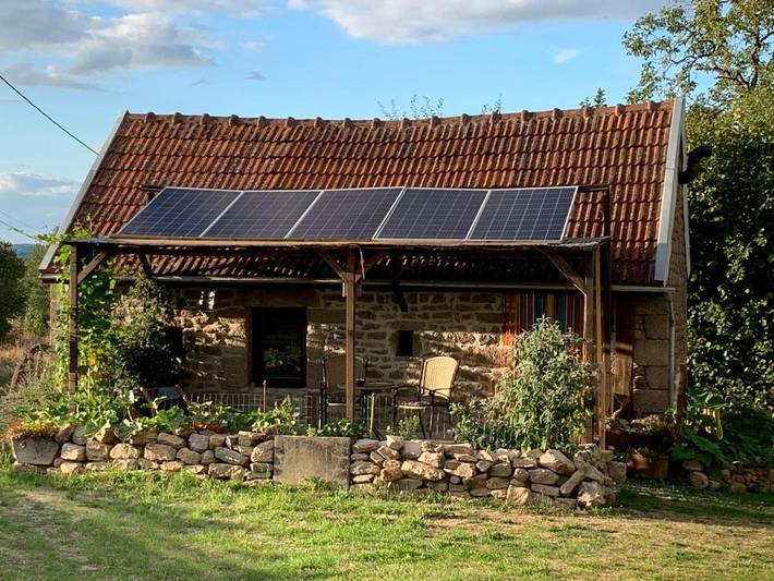 Location de vacances pour 2 personnes, avec vue ainsi que jardin et piscine à Clugnat