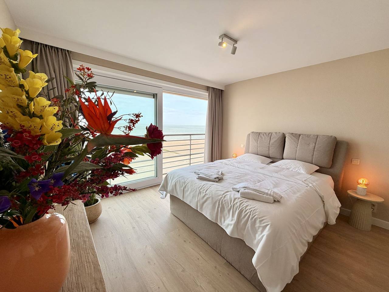 Entire apartment, Zonnehaven with seaview in Blankenberge, Belgian Coast