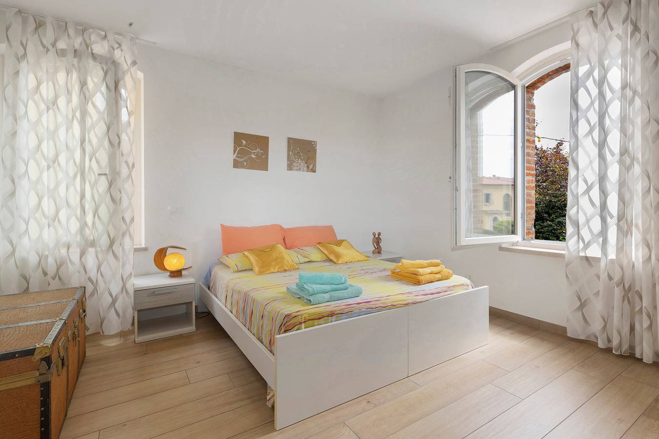 Ganze Wohnung, Ferienwohnung 'Pozzo Dei Desideri Asia' mit Wi-Fi und Klimaanlage in Castelnuovo del Garda, Gardasee-Berge