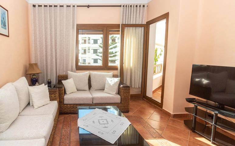 Gîte pour 5 personnes, avec terrasse et jardin ainsi que piscine et vue dans Marina Smir - 4