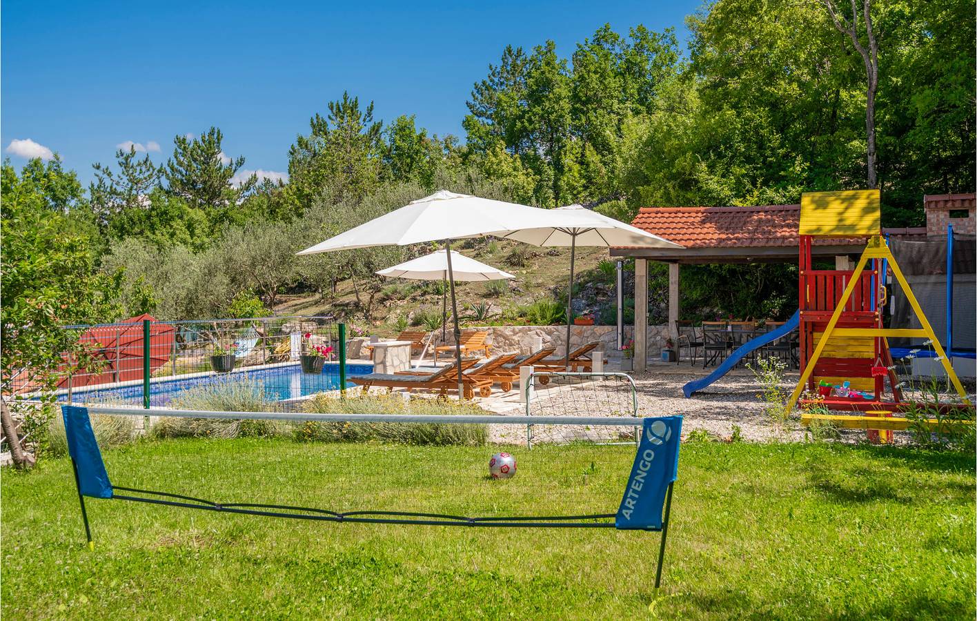 Charmante 200 m² große Wohnung mit Pool und Terrasse, 1,5 km vom Fluss entfernt in Imotski, Makarska Riviera