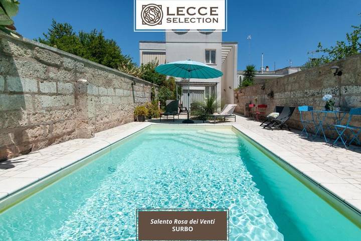Ferienhaus für 3 Personen, mit Terrasse und Garten sowie Pool und Ausblick in Surbo