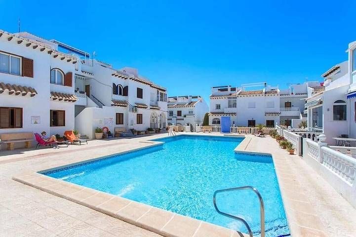 Ferienhaus für 4 Personen, mit Pool und Terrasse sowie Garten