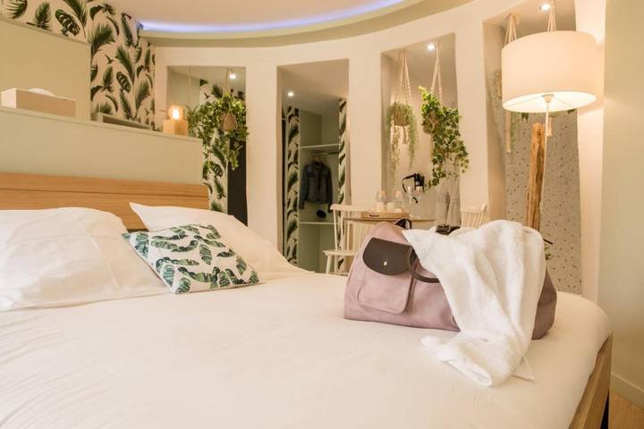Chambre d’hôte pour 2 personnes, avec Piscine et Vue à Trévoux