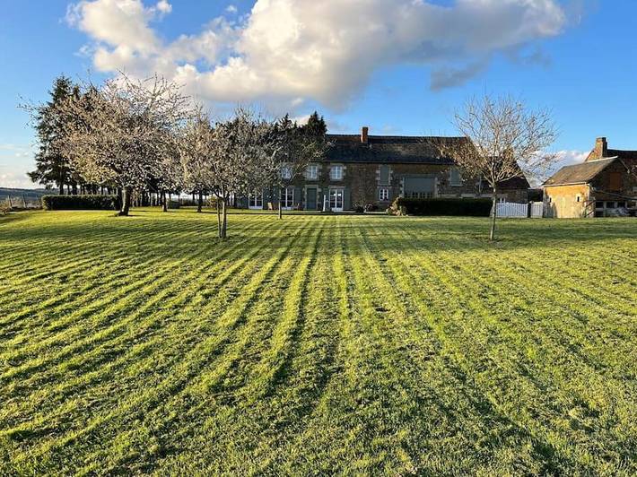 Location de vacances pour 6 personnes, avec jardin et vue à Saint-Denis-sur-Sarthon