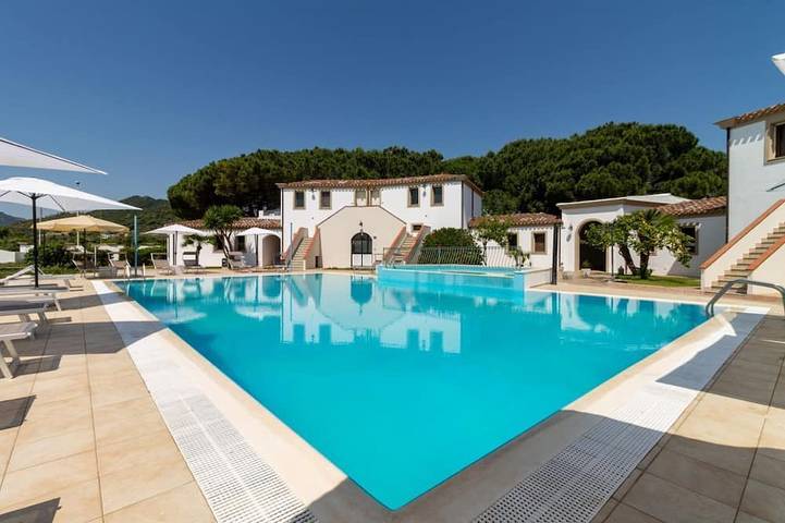 Appartement de vacances pour 4 personnes, avec piscine ainsi que jardin et balcon, animaux acceptés