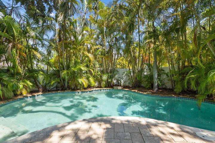 Vacation home for 6 people, with yard and balcony, kid friendly in Tampa