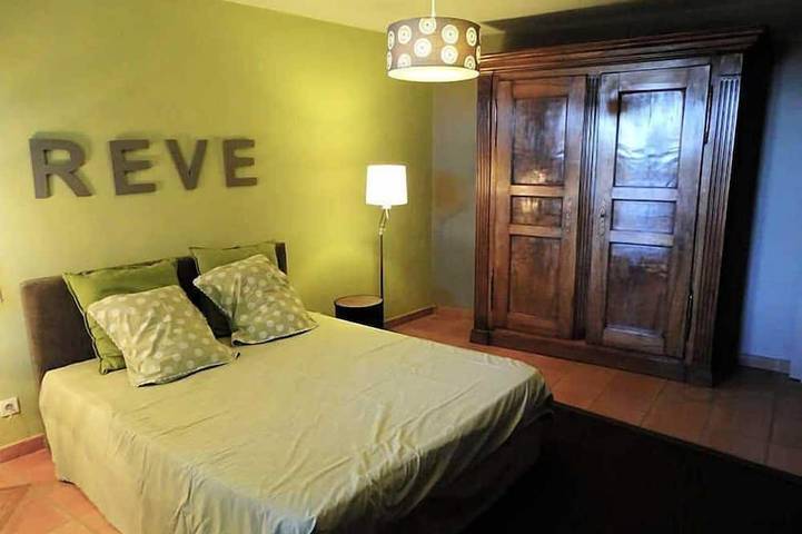 In Violès, Vaucluse, exceptional vacation home, air-conditioned, heated pool. in Violès, Vaucluse