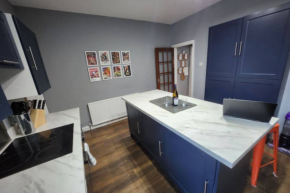 House near restaurants, park and pubs, perfect for pets! in Bristol, South West England