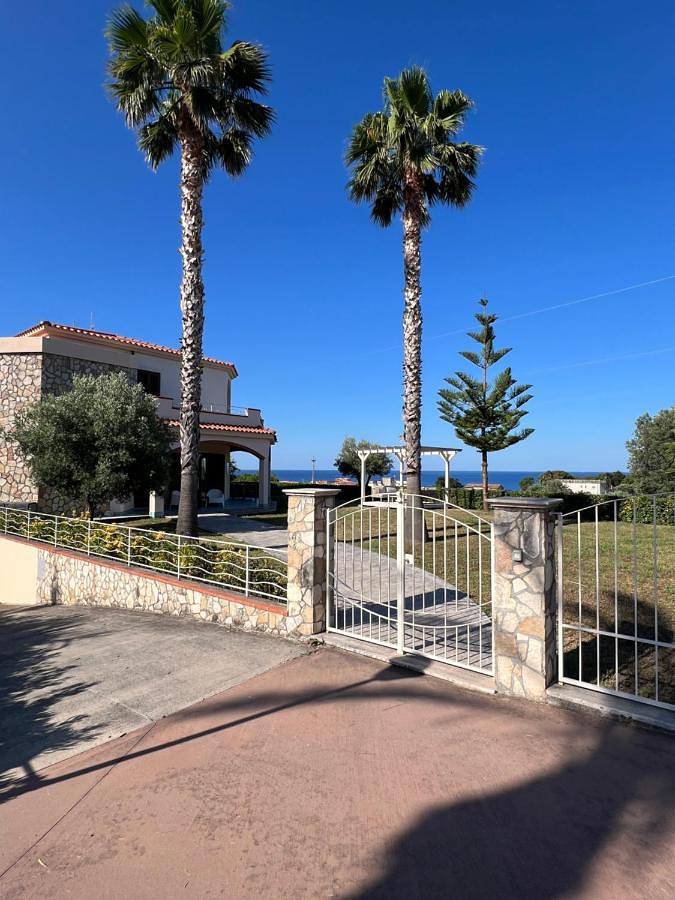 Villa per 10 persone, con panorama e piscina nonché giardino, con animali domestici - 1