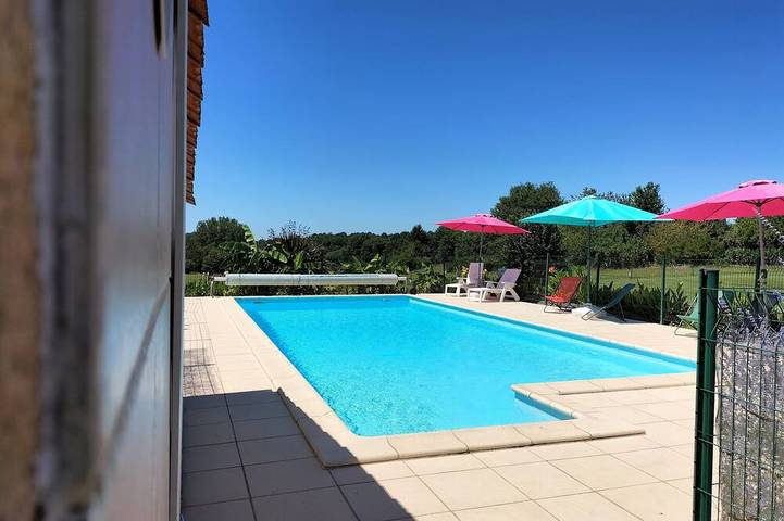 Location de vacances pour 5 personnes, avec Jacuzzi et Jardin ainsi que Piscine et Sauna à Montferrand-du-Périgord
