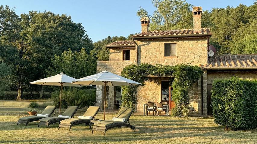 Ferienwohnung für 4 Personen, mit Terrasse und Pool in Roccalbegna