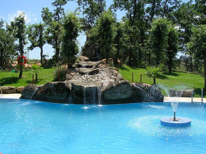 Apartamento para 6 personas, con jardín además de vistas y piscina, Se admiten mascotas en Jarandilla de la Vera